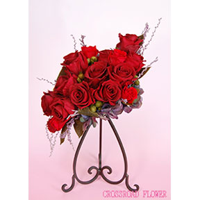 ホガース　レッド　プリザーブドフラワーのアレンジメント